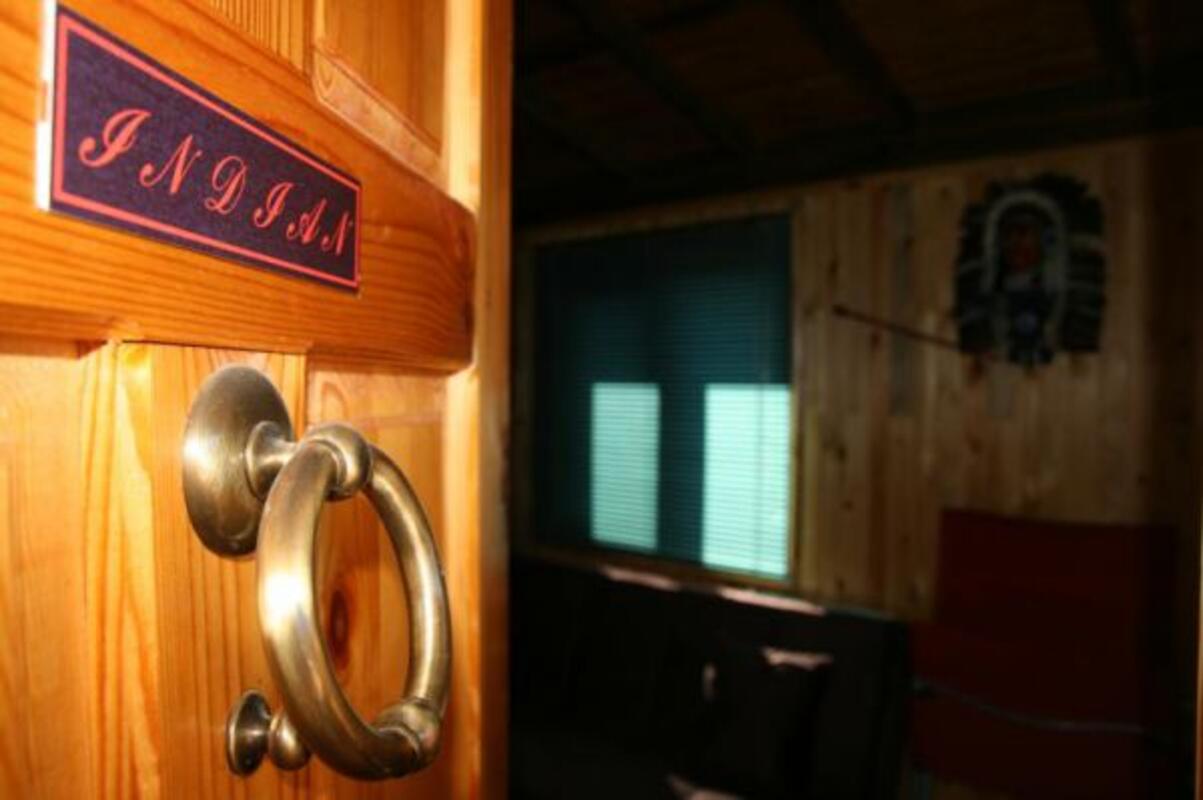 Fifties Corner Hotel vip transfer