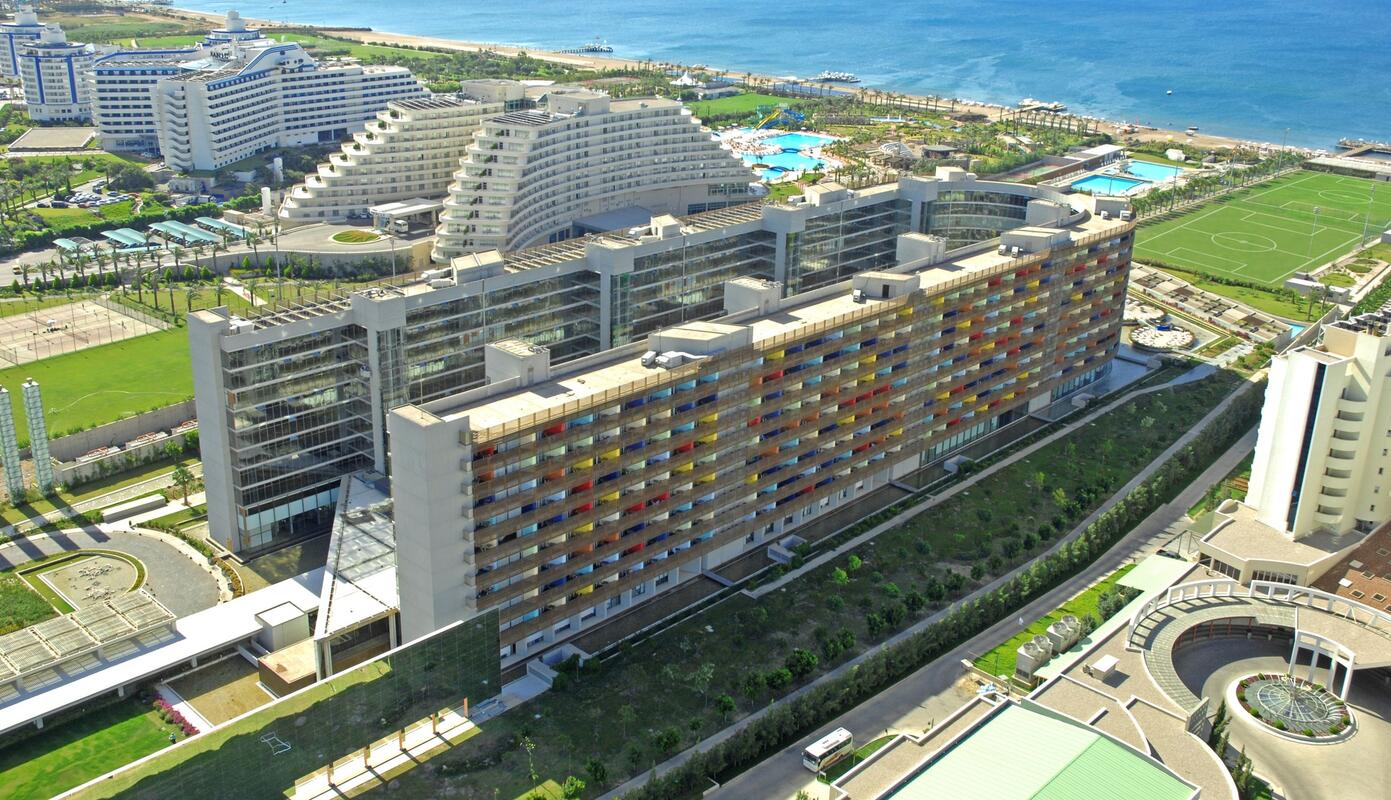 Nirvana Cosmopolitan Hotel vip transfer