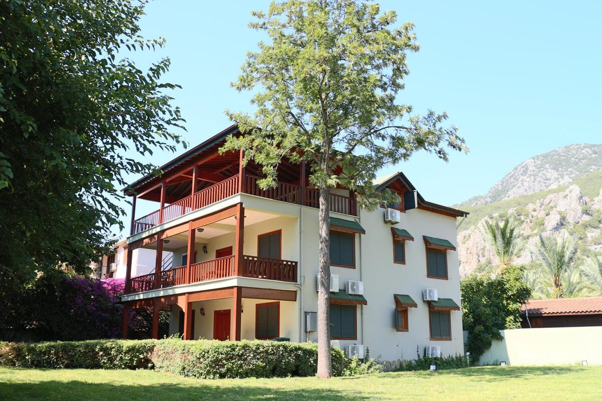 Pinea Hotel Cirali Überweisen