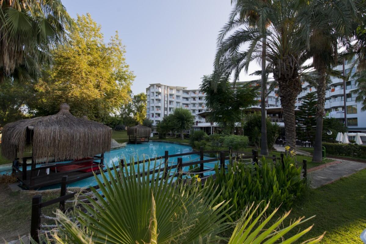 Q Aventura Park Hotel Überweisen