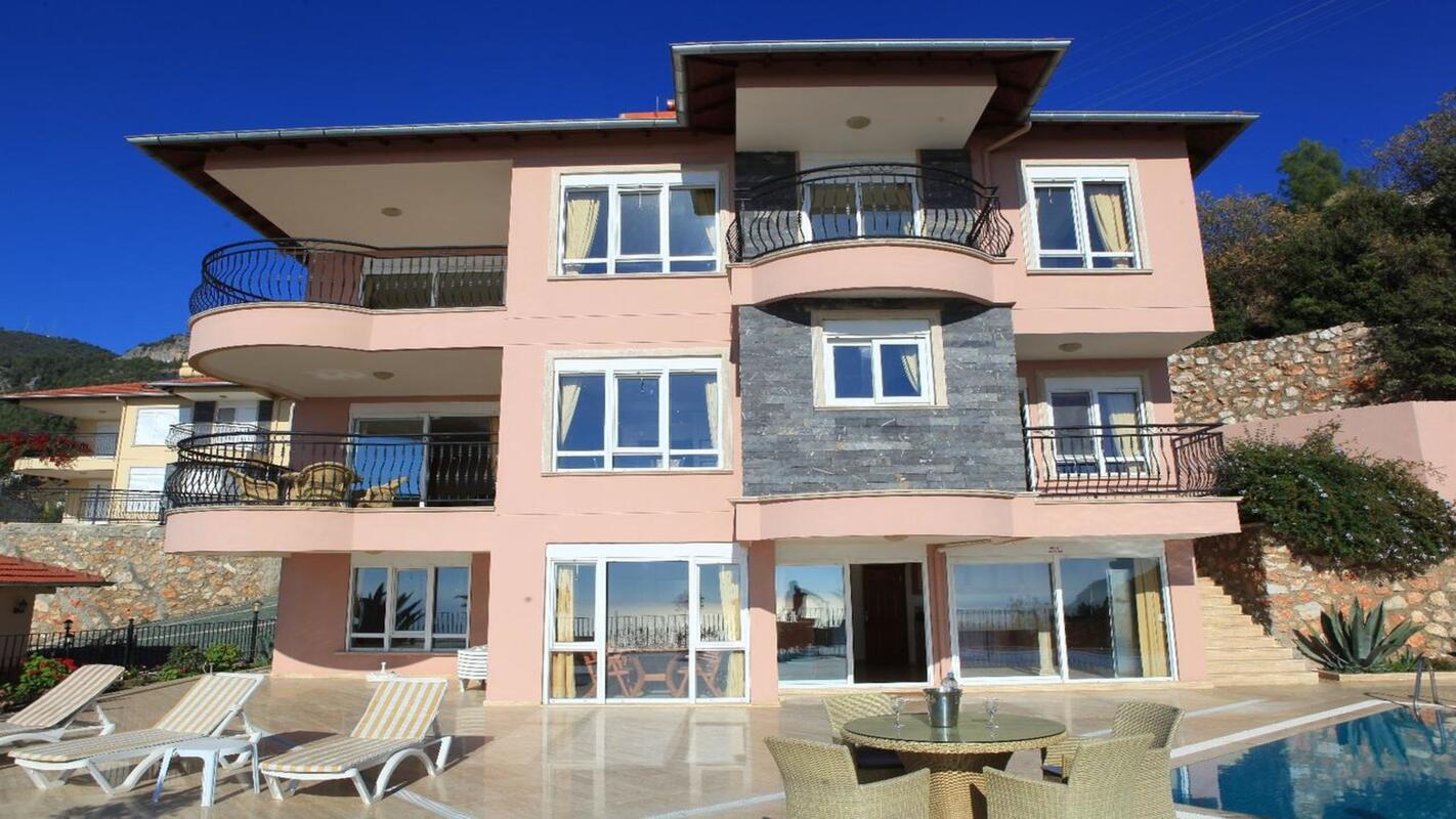 Villa Platanus vip transfer